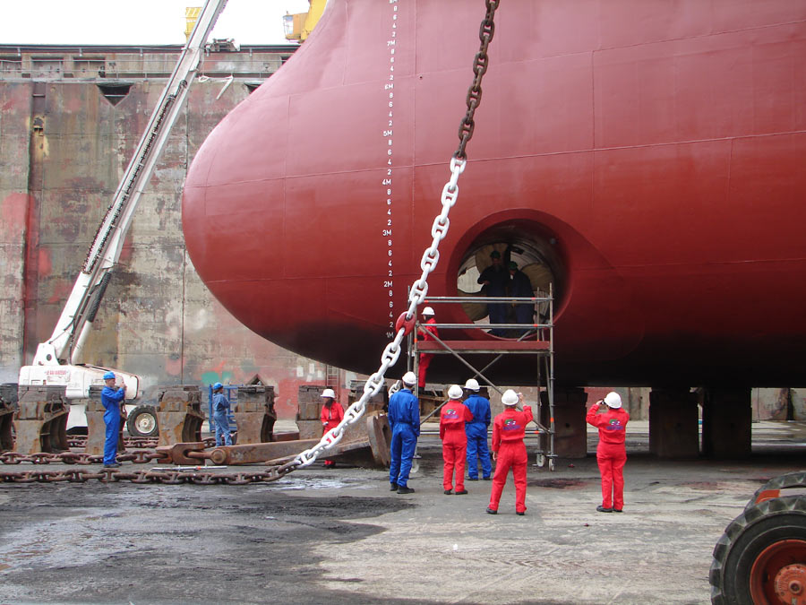 Repairing_a_bow_thruster.jpg