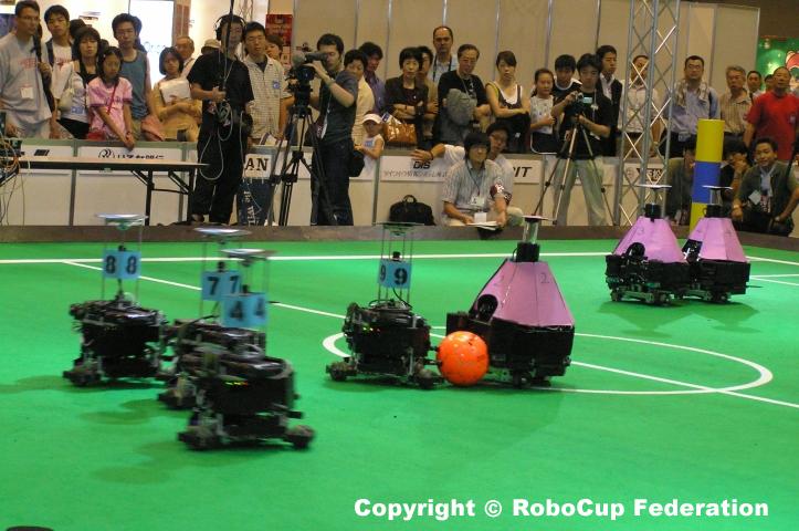 robocup05_game2-s.jpg