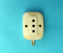 presa 230 V old style.jpg