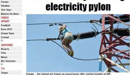 ragazza sul traliccio.jpg