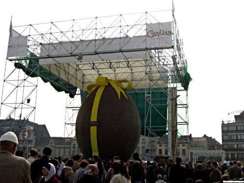 uovo-di-pasqua-piu-grande-del-mondo.jpg