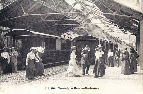 Chamonix_-_Intérieur_de_la_gare_du_Montenvers.jpg
