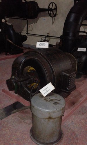 1 Motore 180 kW e reostato di avviamento.jpg