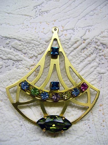 orecchino a ventaglio.jpg