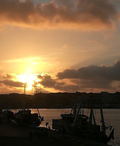 tramonto sul porto.jpg