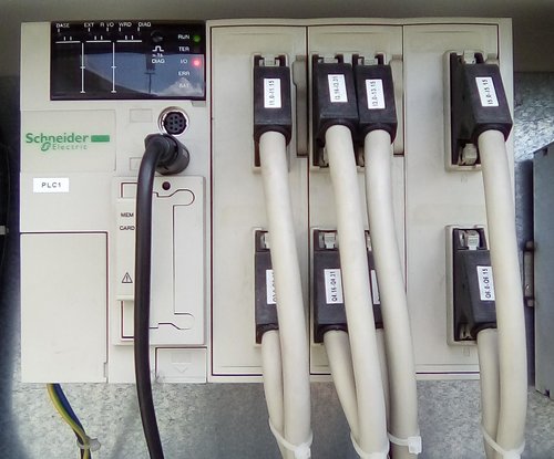 PLC Schneider.jpg