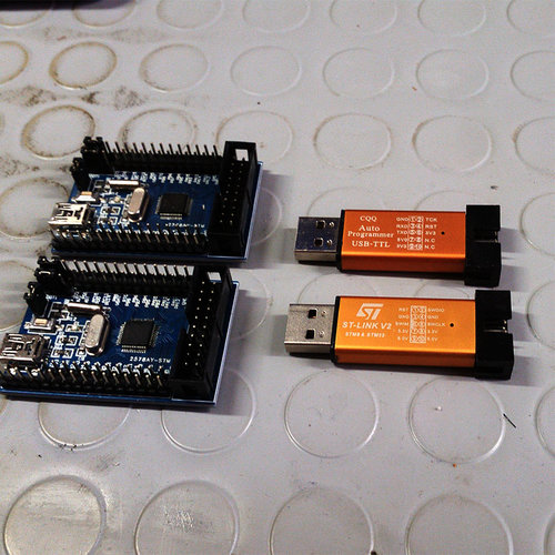 micro_stm32_and_programmer_p01.jpg
