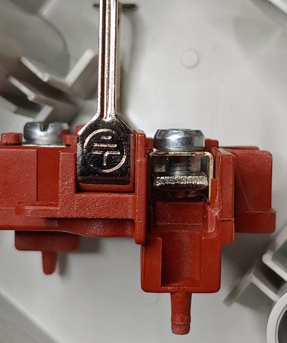 particolare del morsetto.jpg