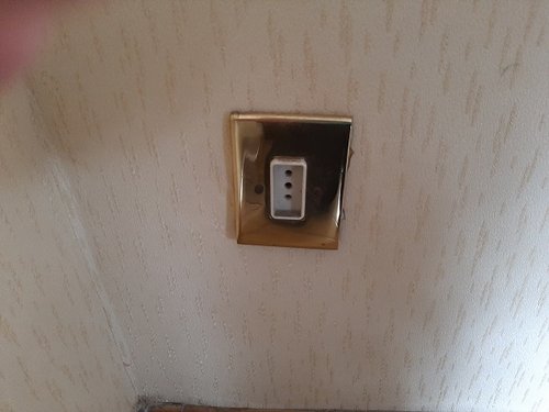 Presa da sostituire.jpg