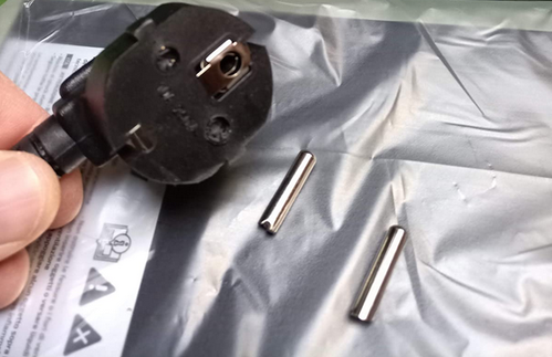 Spinotti spina Schuko 01.png