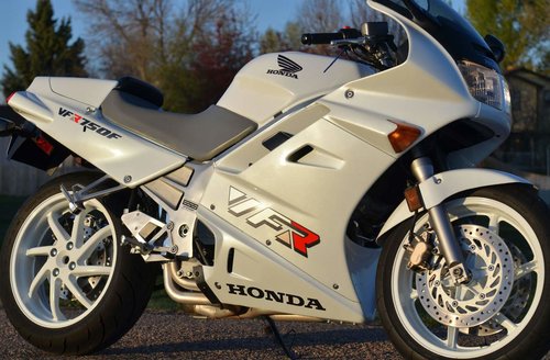 Honda-VFR-750-4.jpg